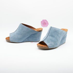 Sudini Blue 7W Suede Platform Wedge NEW